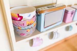 Beautiful crockery from Pip Studio. Vintage style digital radio.