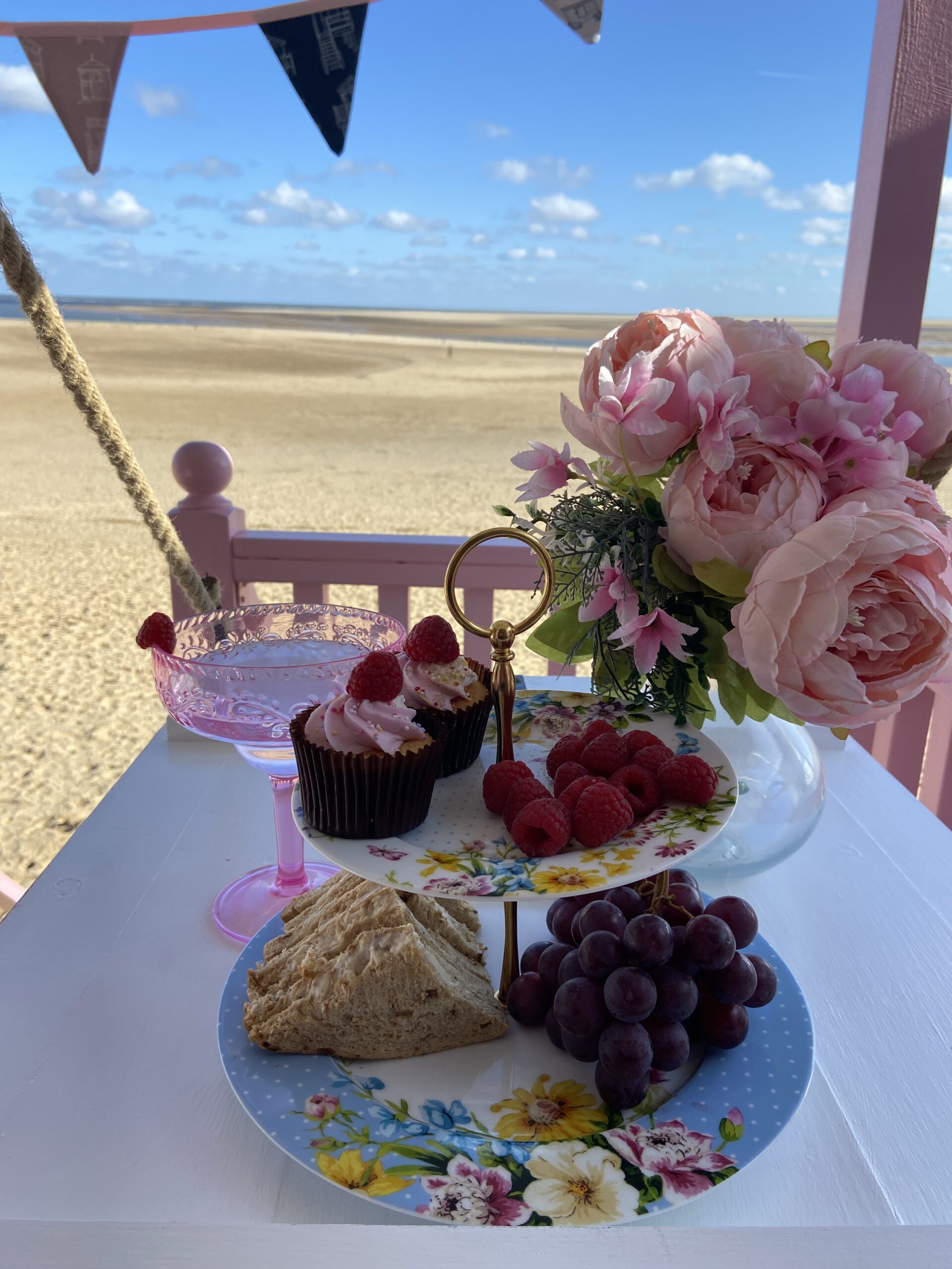 Beach hut hire Wells-next-the-Sea with afternoon tea